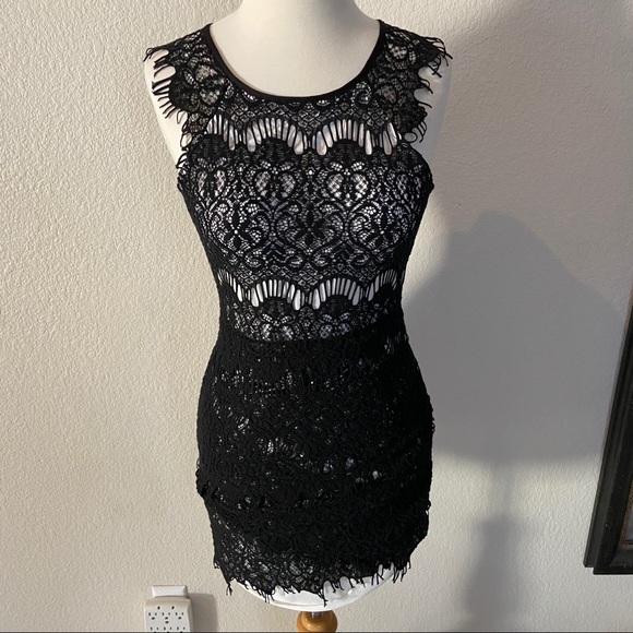 Dresses & Skirts - NWT Black Bodycon Dress